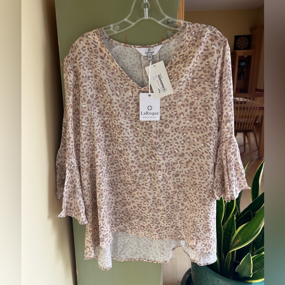 NWT LaRoque Women’s Park Blouse Flutter Sleeve Beige Animal Print Silk Blend O/S